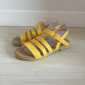 Crocs Size 8 Yellow Sandals Strappy Buckle Open Toe Comfort Summer Casual Pool